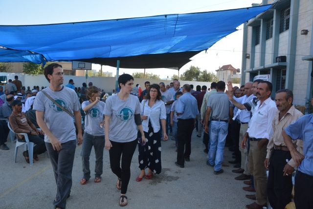 ביקור סולידריות ישראלי-פלסטיני בכפר דומא (צילום: לוחמים לשלום)