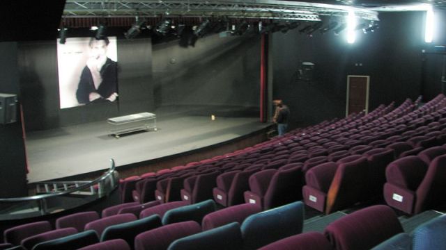 אחד האולמות בתיאטרון אלמידאן