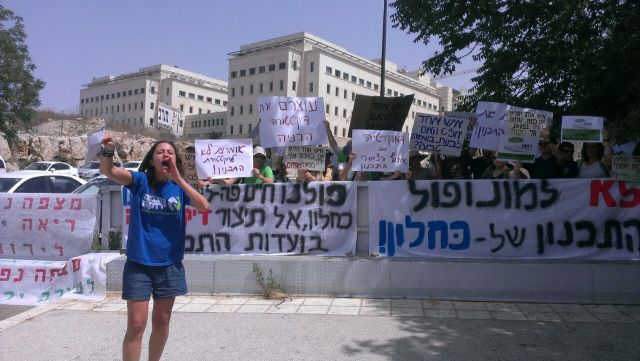 הפגנה מול קבינט הדיור, אתמול (קרדיט צילום: ארגון "מגמה ירוקה").
